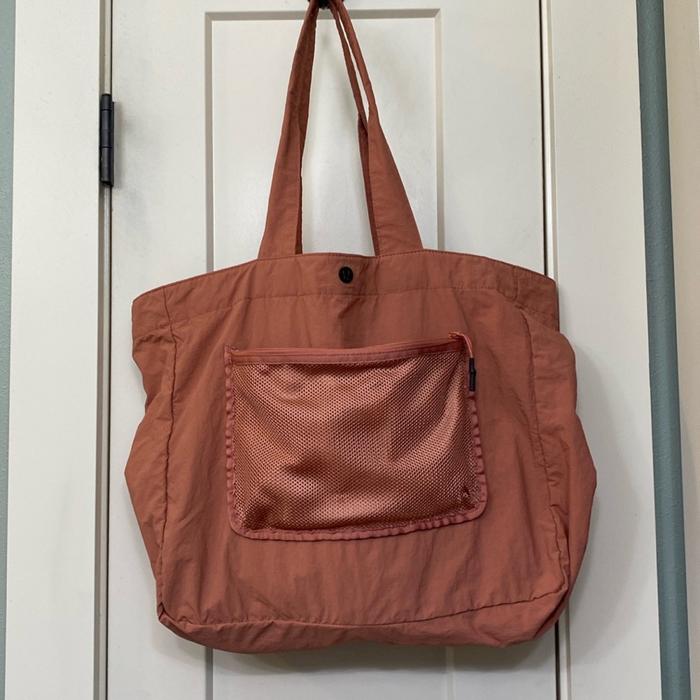 Lululemon Pack the Pocket Tote 20L Tote